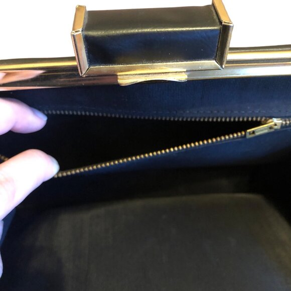 Vintage Stylemark Solid Black With Gold Metal Clasp Handbag - Picture 7 of 8